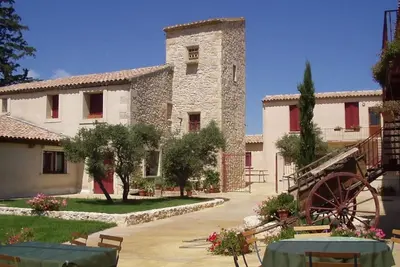 Image de Gite La Tour pour 6 personnes avec piscine proche de Montpellier