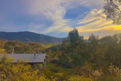 Image de \"Nest on the Hill\" - Confidentialité et 'Good Feels'.