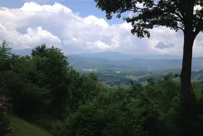 Image de Vues fantastiques, excellent emplacement! 3 ch à un grand prix!