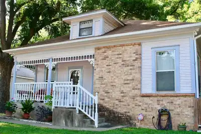 Image de Magnifique jardin St. Maison -Près de Centre-ville, parcs et piscine. Agréable!