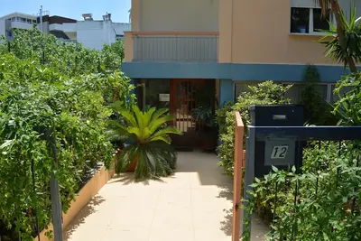 Image de 2 chambres avec balcon près de Dt et transports