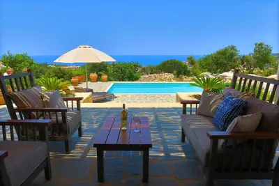 Image de Villa Minea, la spacieuse villa de 4 chambres avec piscine chauffée