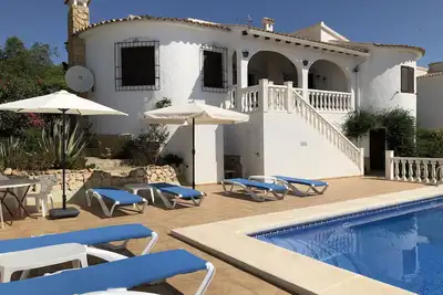 Image de Villa avec piscine privée et vue mer