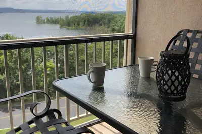 Image de Walk-In 2 chambres pour 8 personnes! Vue sur le lac et la marina! 3, 2 km de Silver Dollar City