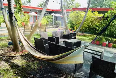 Image de Studio de design \/ 6 personnes \/ East Hollywood \/ Barbecue \/ 2 miles à la plage \/ Parking gratuit \/ 7