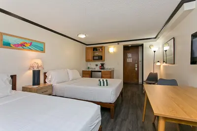 Image de Suite privée du centre de Waikiki (4 personnes) dans un hôtel populaire