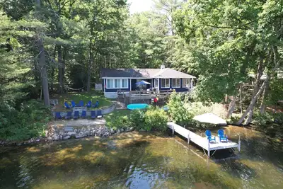 Image de Cottage classique du Maine au bord de l'eau