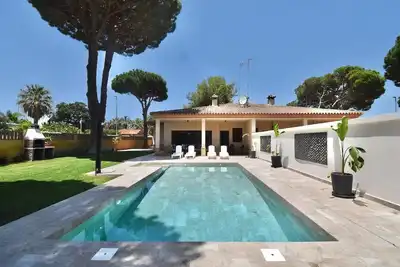 Image de Villa de charme avec joli jardin et piscine