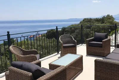 Image de Villa Andonis, grande villa avec piscine privée et vue sur la mer