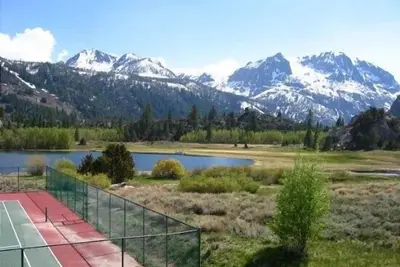 Image de Hébergement de 2 chambres à June Lake