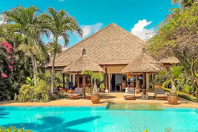 Image de Villa Bidadari, beachfront, 3 Bedrooms w/ensuite baths, private pool and staff