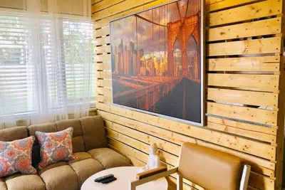 Image de Studio familial \/ 6 personnes \/ East Hollywood \/ Barbecue \/ 2 miles à la plage \/ Parking gratuit \/ 10