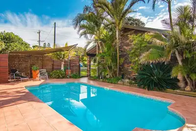 Image de 40 Underwood Road avec piscine, linge de maison et WiFi.