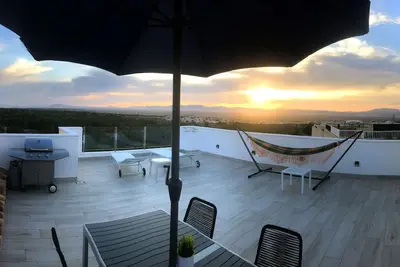 Image de Casa sur le toit avec une vue imprenable (wifi, barbecue, climatisation)