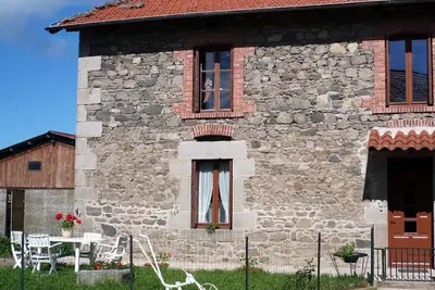 Image de Charmant gîte à la ferme avec terrasse près de Saint-Étienne, 1 chambre, wifi, animaux acceptés