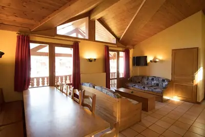 Image de Appartement Duplex 10-12 pers. à 20m des pistes avec sauna, wifi et proche commerces