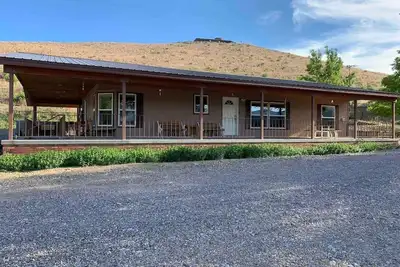 Image de Ranch privé avec vue jour et nuit!