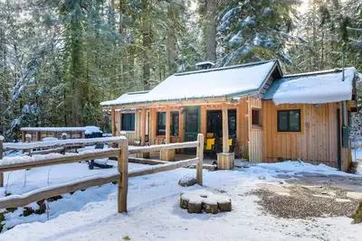 Image de Nouvelle inscription - Cabine confortable sur la rivière ZigZag, WiFi, promenade au village