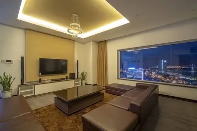 Image de Penthouse de luxe avec bar privé sur le toit