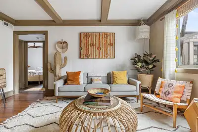 Image de Southern Shangri-La (Unité B) - Centre-ville historique - À seulement 2 pâtés de maisons de King Street!