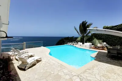 Image de Villa à Sainte Anne Ref G200 - 4 ch splendide vue