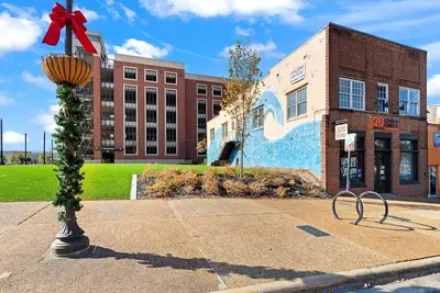 Image de Loft historique dans le centre-ville d'Auburn, en Alabama! Emplacement!