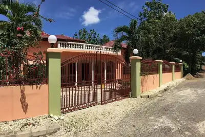 Image de Grand appartement de vacances dans une maison jumelée dans une zone résidentielle
