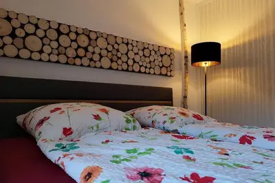 Image de Appartement design moderne avec espace de vie ouvert et balcon orienté au sud