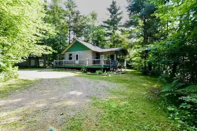 Image de \"La Cabine\" Le Ciel Dans Les Bois Du Nord Avec ACCÈS Au Lac