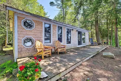 Image de Nouveau! Cozy Lakefront Madison Cabin w / Dock & Kayaks