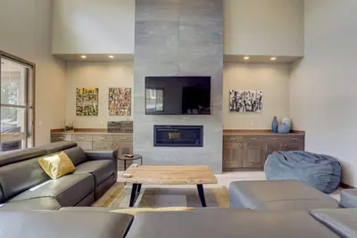 Image de Deschutes River Luxury Brand New 5 Br, Bain à remous, Firepit