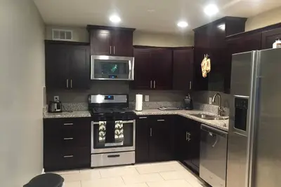 Image de Cette maison de ville est un 3 chambre (s), 2 salles de bain, situé à Decatur, Géorgie.