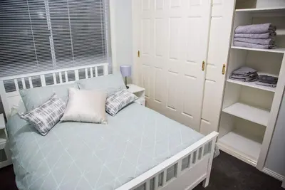 Image de Appartement moderne - Vues de Mona et à 5 min en voiture - Peut accueillir jusqu'à 10