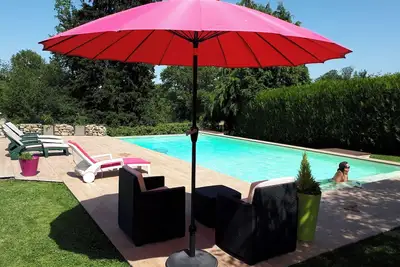 Image de Maison au calme dans quartier résidentiel, d'un village creusois, avec piscine
