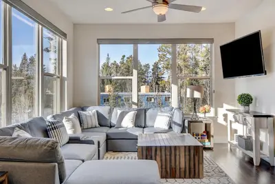 Image de Nouveau chalet de luxe au centre-ville # 135 à proximité du complexe - Vues / Activités Gratuites & Remise Navette / Conciergerie