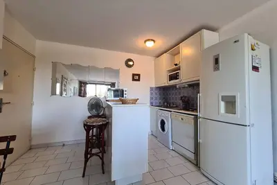 Image de Appartement T2 avec Parking Privé à 150m de la Plage