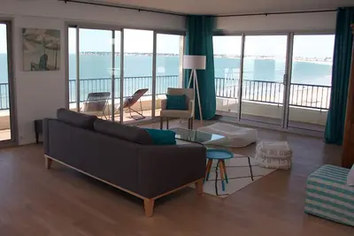 Image de « Retour de Plage » 🌅, spacieux et lumineux vue mer.