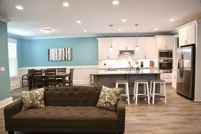 Image de Incroyable bijou avec balcon au centre-ville de Durham!