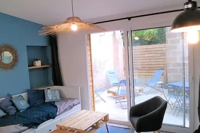 Image de Maison avec cour privative - entre le centre-ville et le port Netflix et WiFi