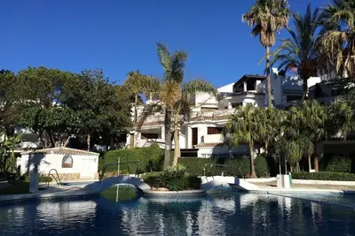 Image de Appart luxueux 3 ch et 3 sdb en bord de mer, quartier chic et calme d'Elviria