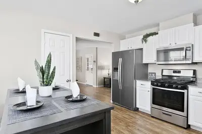 Image de Nouveau! Belle 3bd 2bth avec toute nouvelle piscine chauffée!