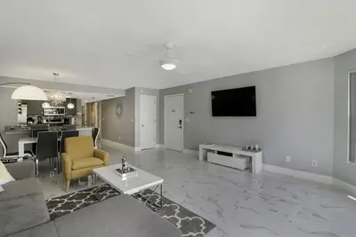 Image de 2019 Entièrement rénové 3/2 Près des parcs Disney