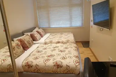 Image de London Luxury Studio Flat # 4 Mayflower Apartment 1 min to Underground Sleeps 4