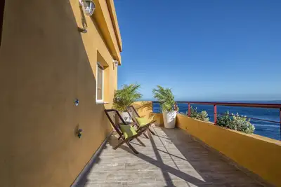 Image de Appartement Confortable Avec Terrasse De PREMIÈRE Ligne Et Vue Mer