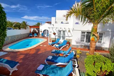Villa Destino 5 étoiles - Quatre chambres, 3 salles de bain, piscine au sel chauffée à l'électricité / solaire