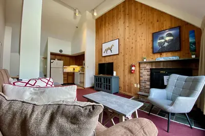 Image de Vues! Loft Condo Steps to Killington Resort.