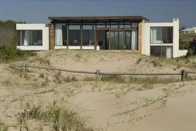 Image de Villa moderne en bord de mer située sur les dunes de Jose Ignacio.