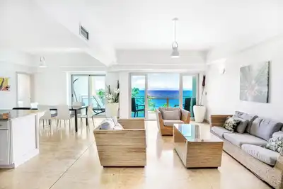 Image de * RÉOUVERTURE -> Le Cliff -Beachfront 3br Condo-accès à la plage, toutes les commodités *