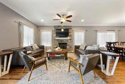 Image de Big & Elegant Home 12 personnes et plus sur 3 miles au centre-ville