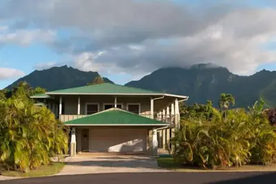 Image de 2 minutes à pied du sable de la baie de Hanalei, magnifique maison sur cul-de-sac